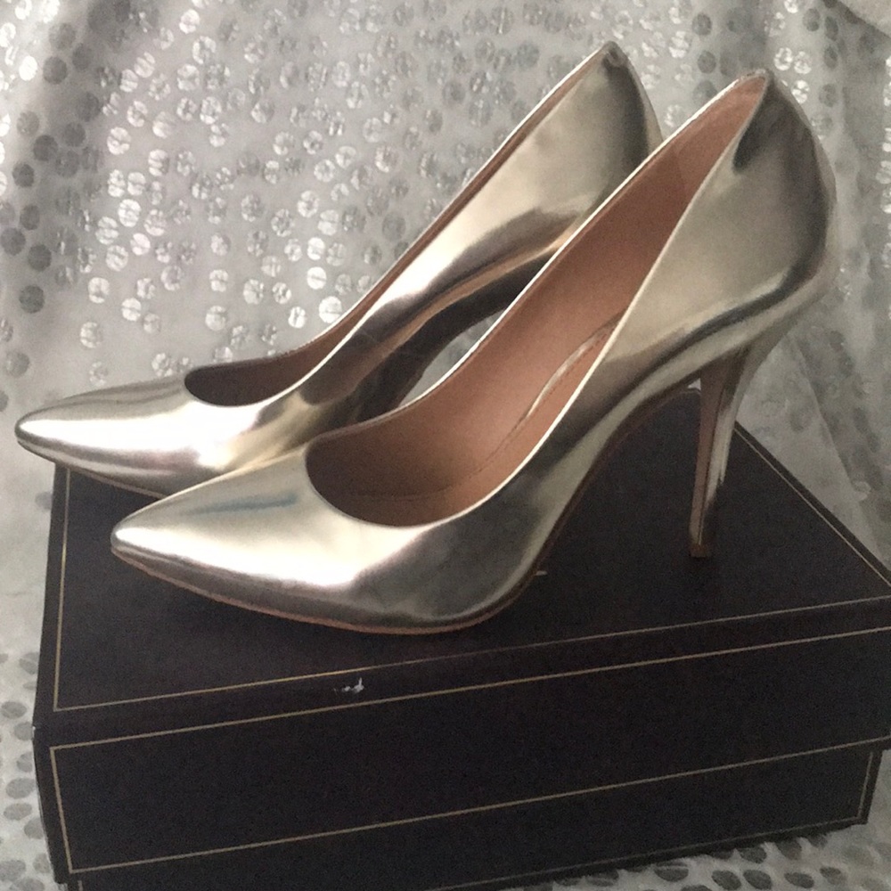 VC Signature by Vince Camuto Metallic Silver Pointed-Toe Stiletto Pumps
